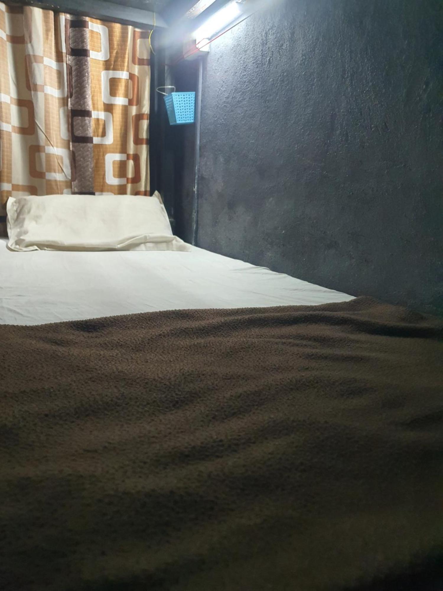 Bapuji Dormitory Hostel Mumbai Kültér fotó