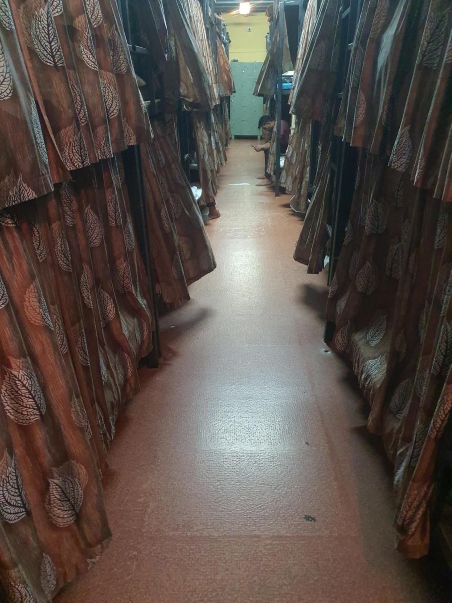 Bapuji Dormitory Hostel Mumbai Kültér fotó