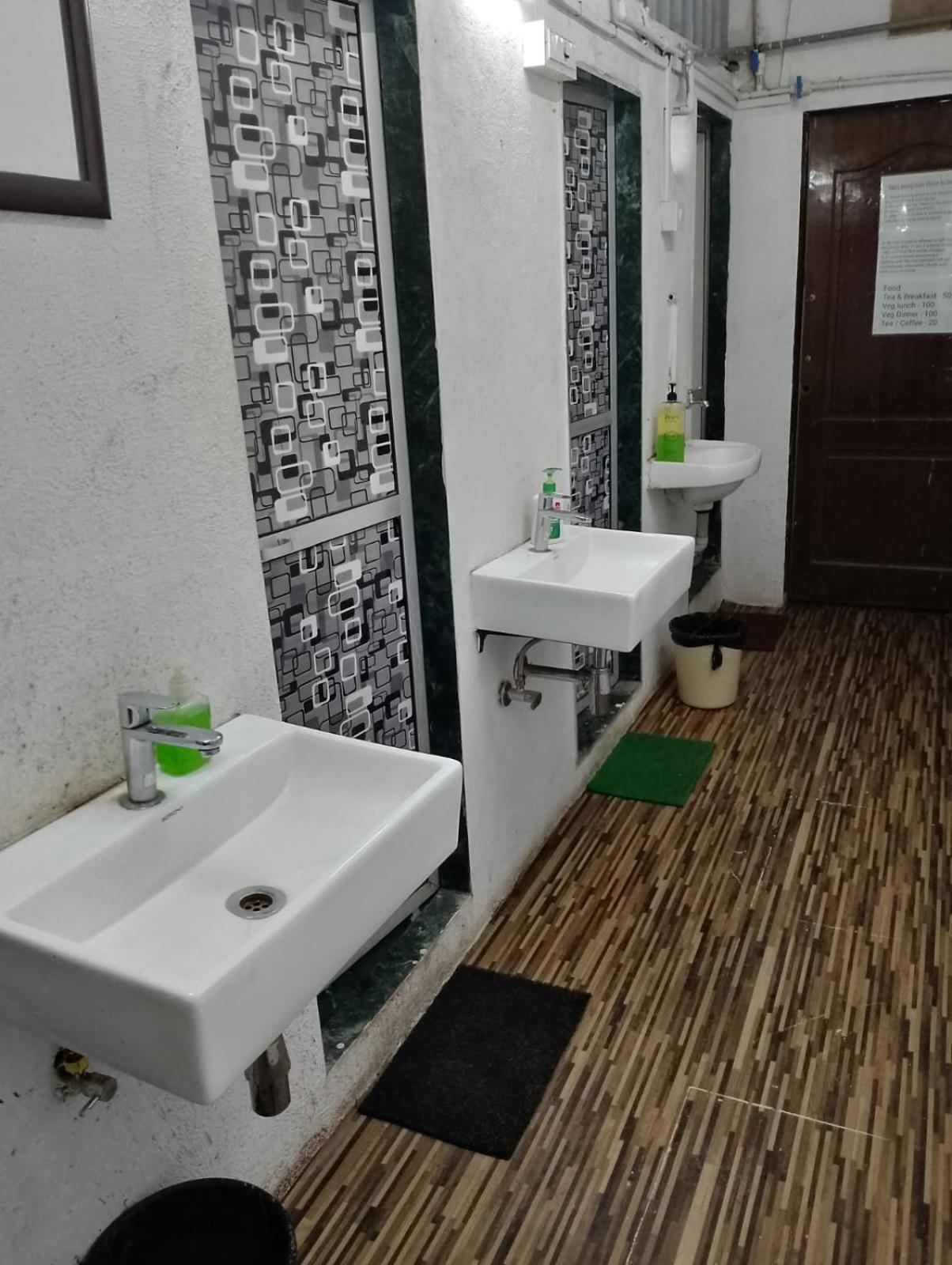 Bapuji Dormitory Hostel Mumbai Kültér fotó